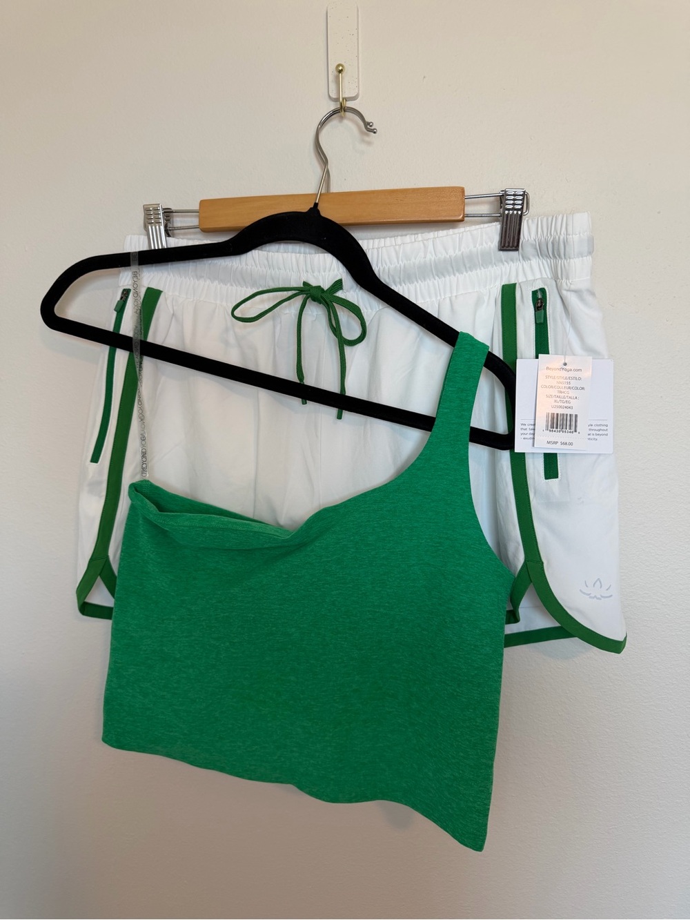 Beyond Yoga Green One-Shoulder Crop Tank with White Trim Shorts Bundle L/XL